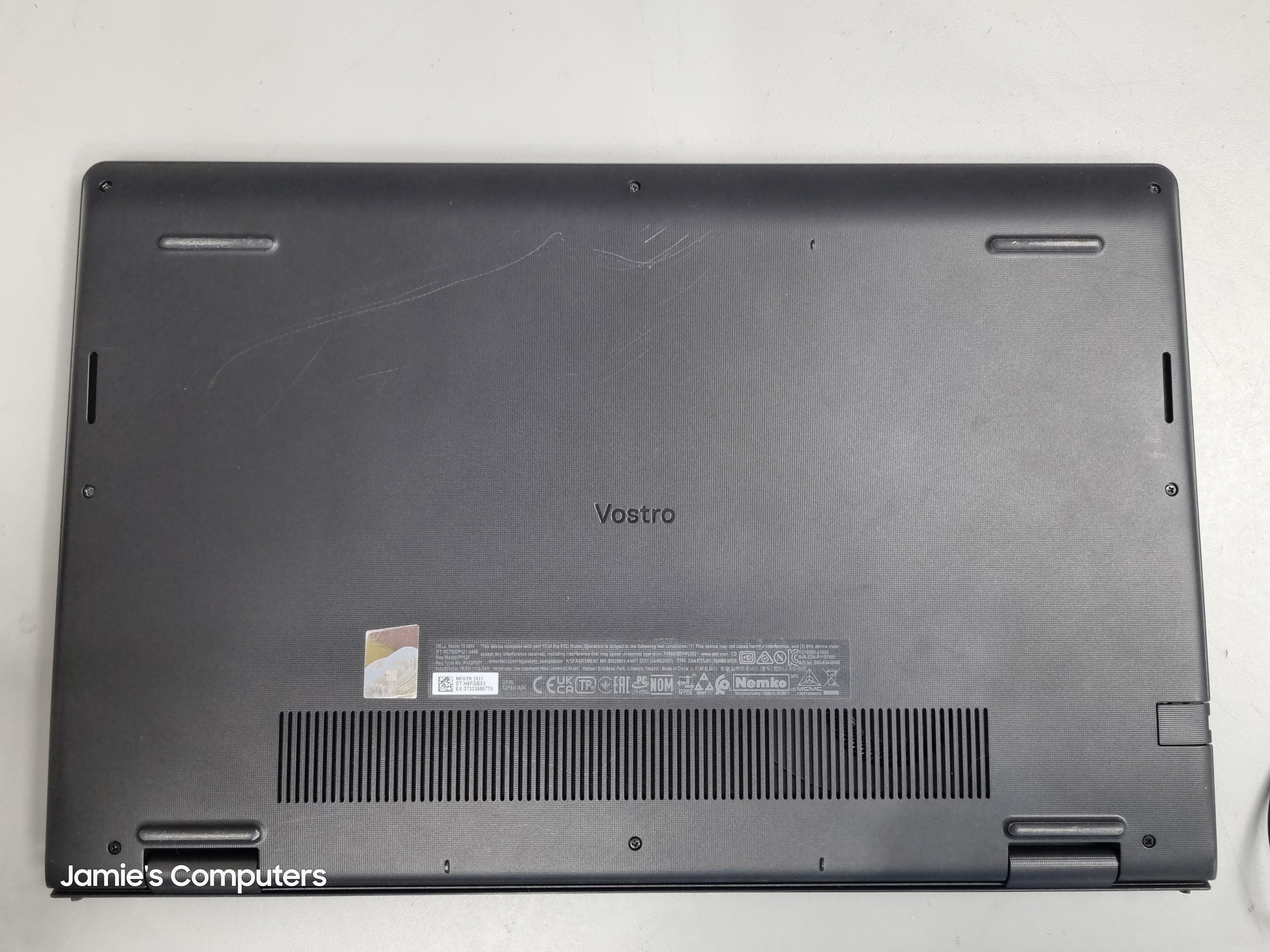 Dell Vostro 15 3510 Laptop